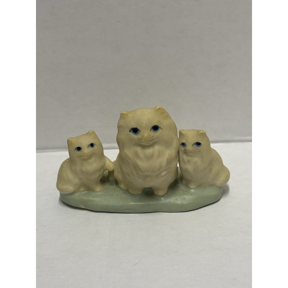 Enesco Persian Cats Family White Porcelain Blue Eyes Ceramic Figurine Japan